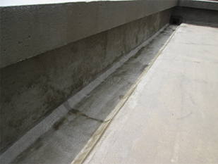 RX工法による立上り部は固定金具など不要