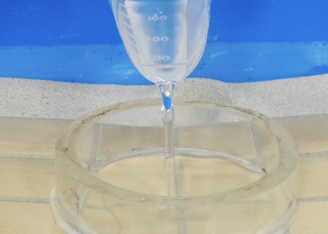 ������Ђъ���ʂɐ��𒍂��ʐ^